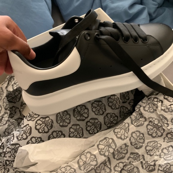 SIZE 40 NEVER WORN ALEXANDER MCQUEEN SNEAKERS - Picture 2 of 5